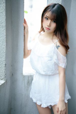 女大学生的沙龙室免费观看