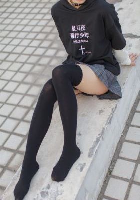 一个女